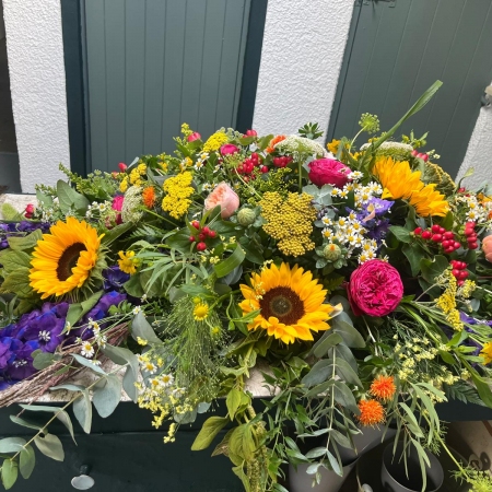 sunflower-coffin-spray