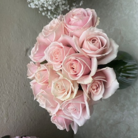 1_small-vases-of-pink-roses